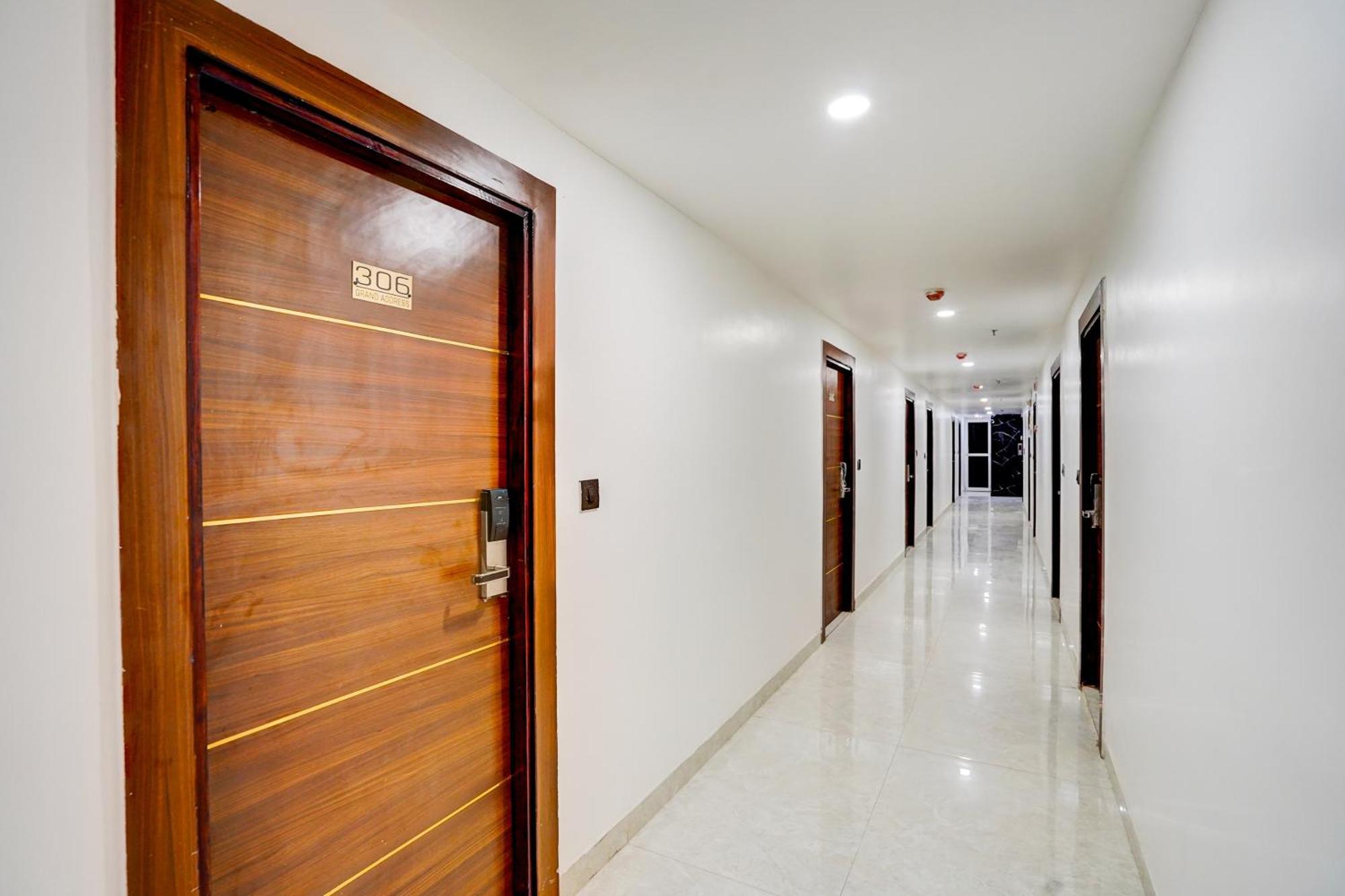 Townhouse Grand Address Hotel And Banquet Ghaziabad Extérieur photo